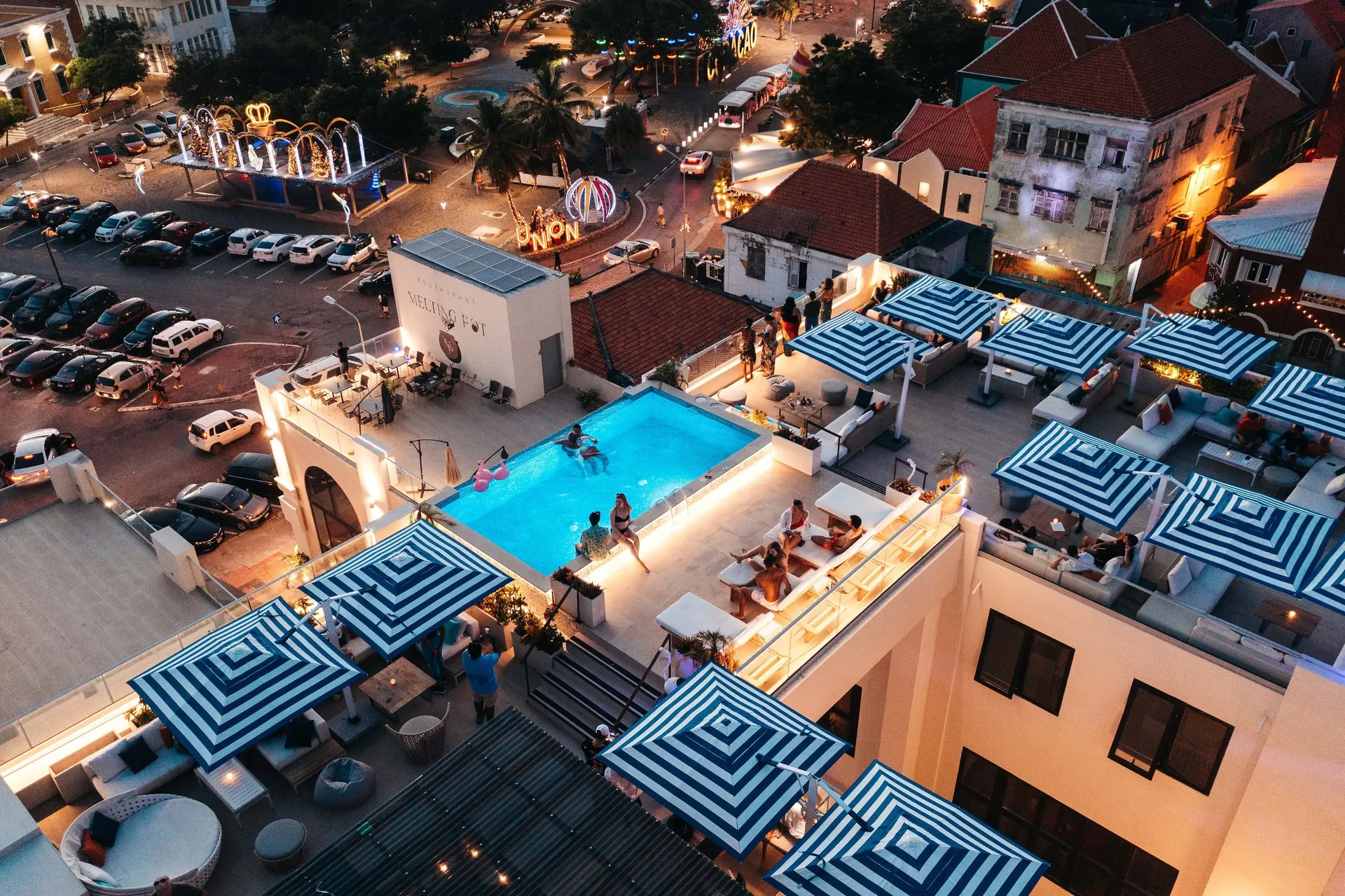 Cascada Rooftop Bar + Kitchen