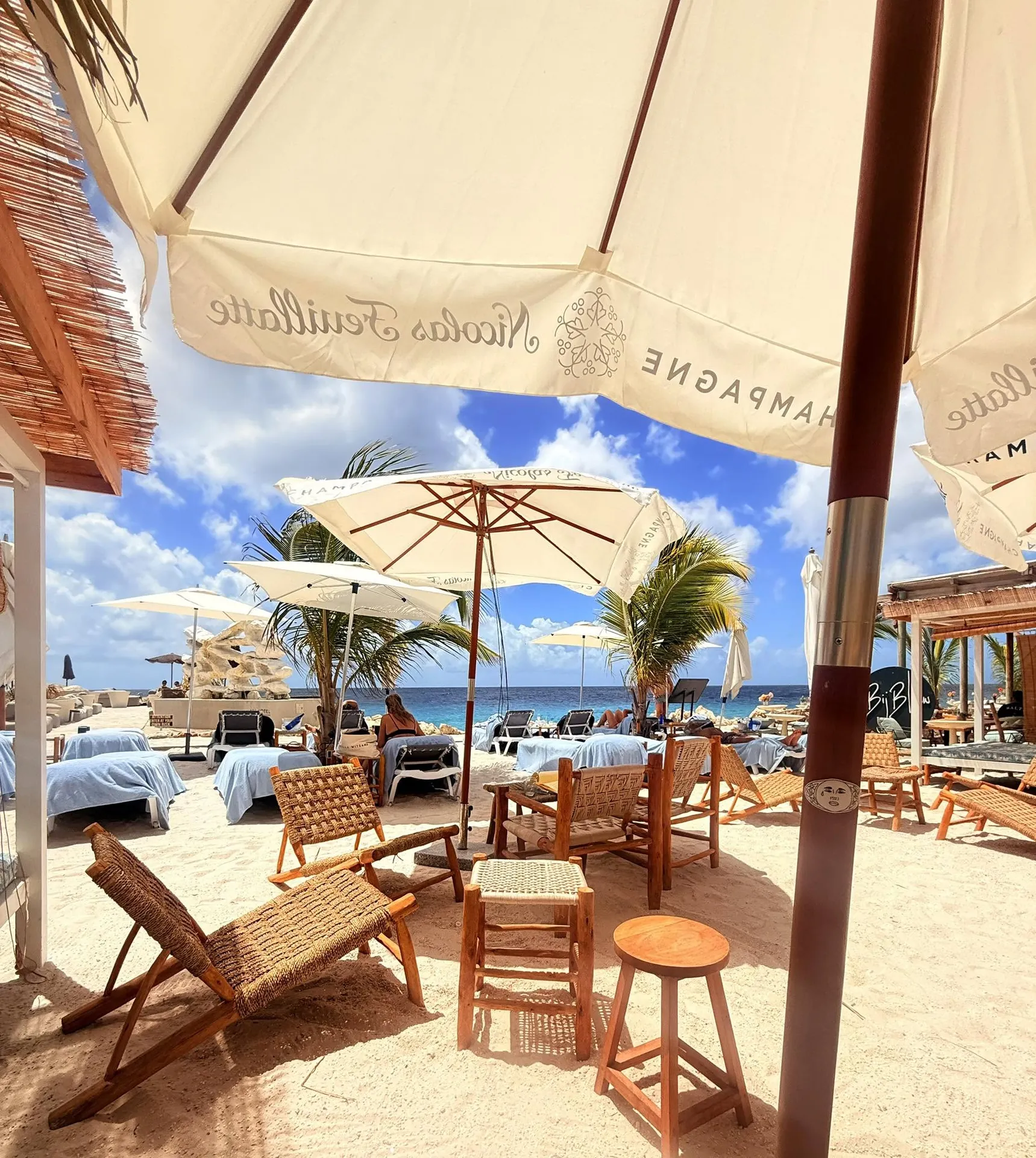 La Reina beach, food, coffee and lifestyle